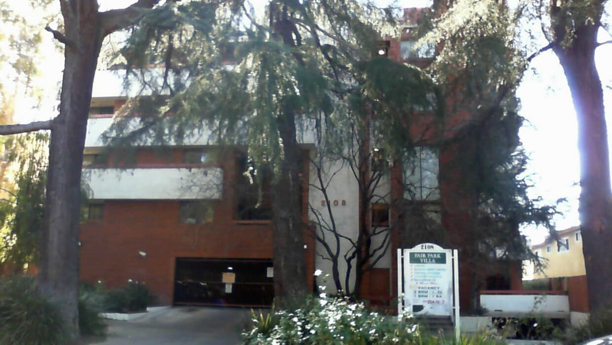 Front of building - 2108 Fair Park Ave