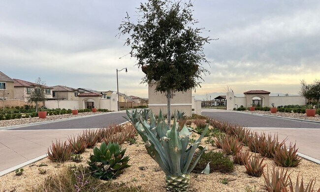 Foto del edificio - 16746 Mistletoe