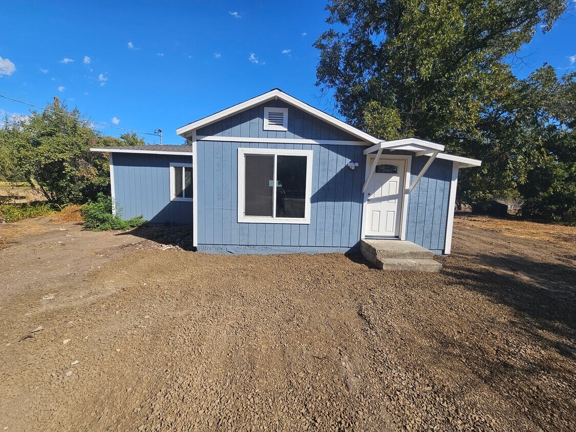 Primary Photo - 3 Bedroom 1 Bath Home In Orland (Utilities...