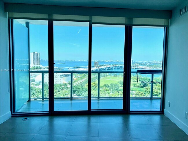 Foto del edificio - 888 Biscayne Blvd