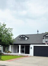 Building Photo - 8760 W Hazelwood St