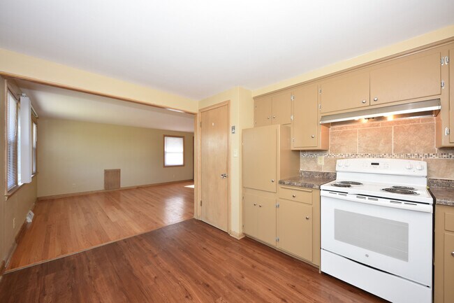 Foto del edificio - 4663 N Green Bay Ave