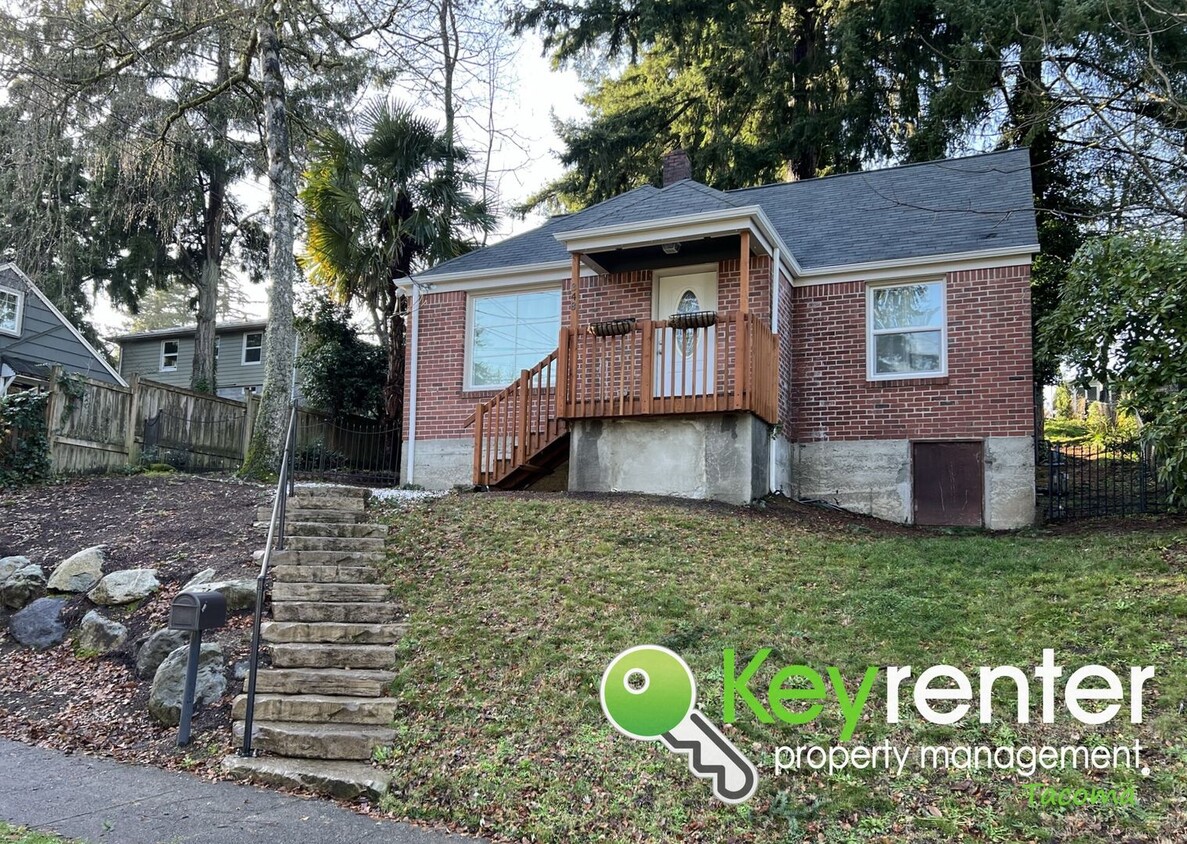 Adorable Fircrest House! House Rental in Fircrest, WA