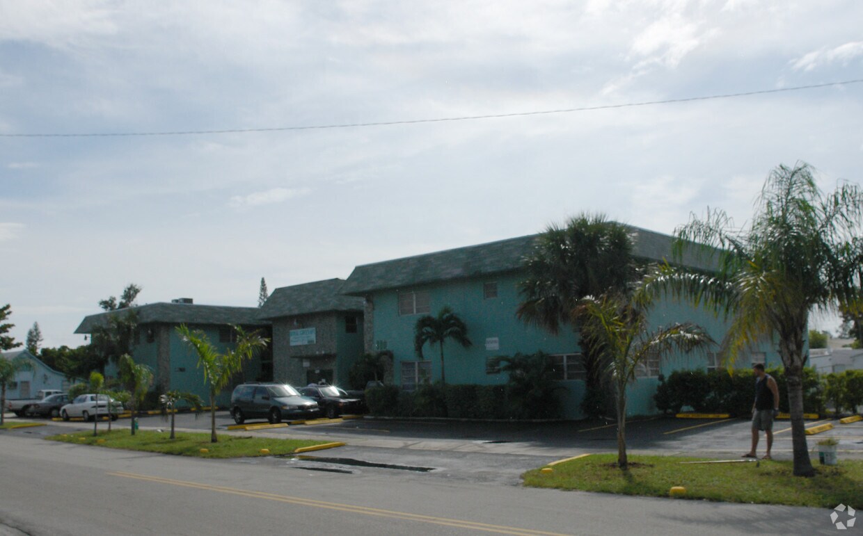 300 NE 1st Ct, Hallandale, FL 33009 Apartments in Hallandale, FL