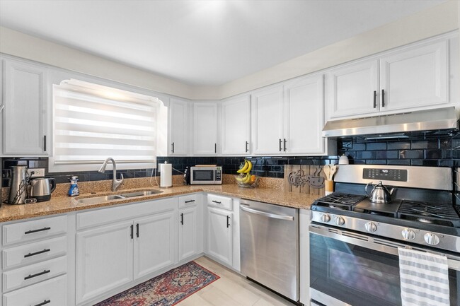 Foto del edificio - 691 W Berkley Ln