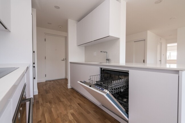 Building Photo - 150 The Donway