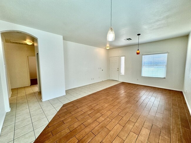 Building Photo - 44038 Granite Dr