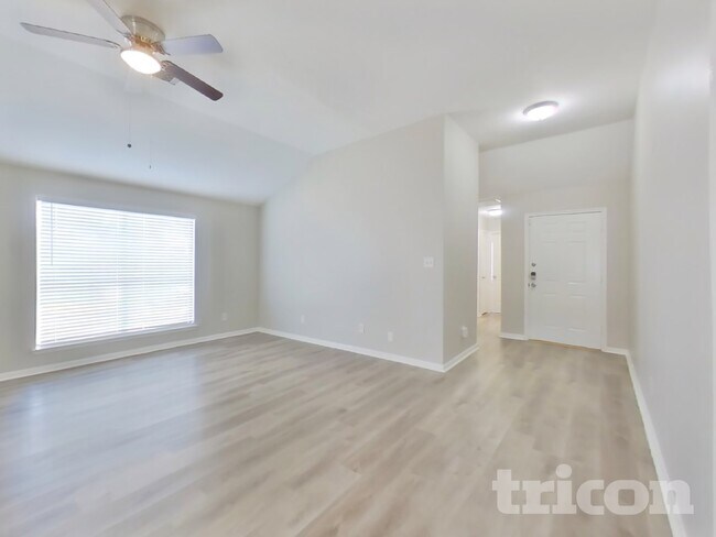 Foto del edificio - 423 Lazy Ln