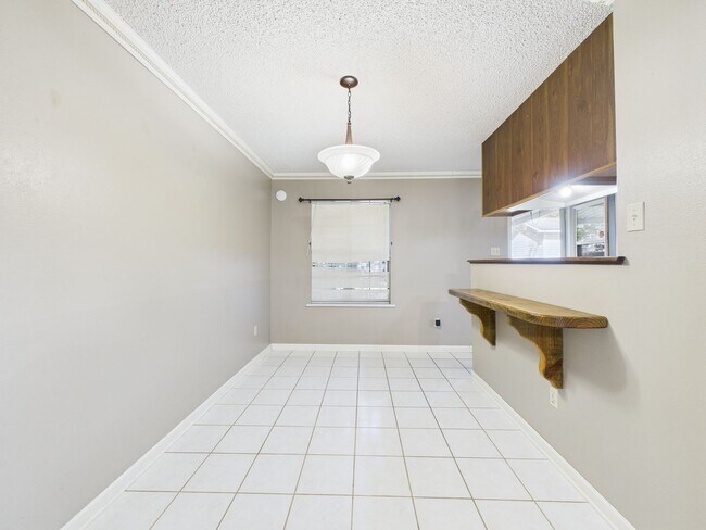 Foto del edificio - 3 bed 2 bath home Available now!