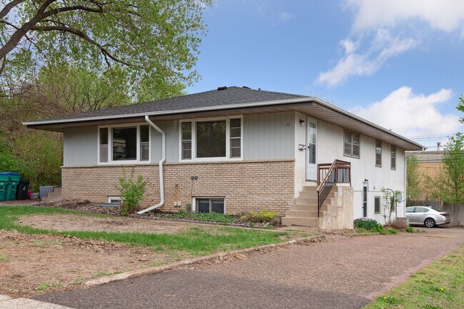 Building Photo - 2235 Hampshire Ave S