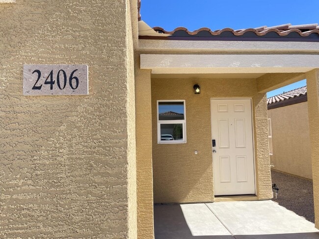 Building Photo - BHCRENT.COM 3 bed 2 bath 2 car garage, gat...