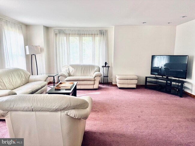 Foto del edificio - 405 Holly Glen Dr