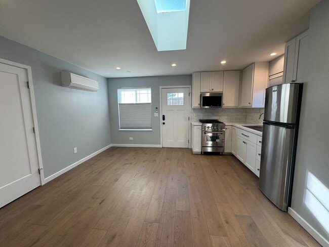 Building Photo - 1500 Solana Dr