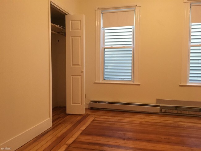 Building Photo - 3 Carson St