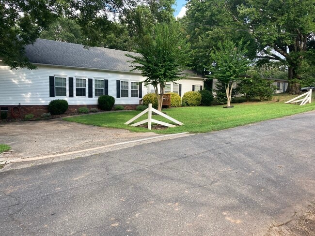 Front yard - 235 Green Dr SW