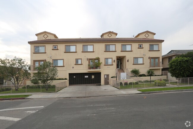 Building Photo - 3621 Westwood Townhomes