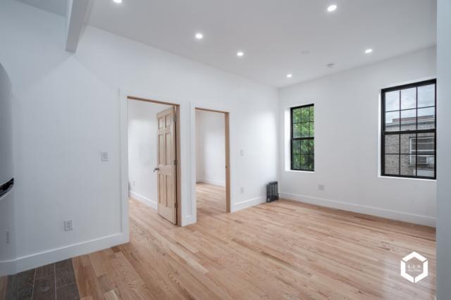 Foto del edificio - 3 bedroom in BROOKLYN NY 11208