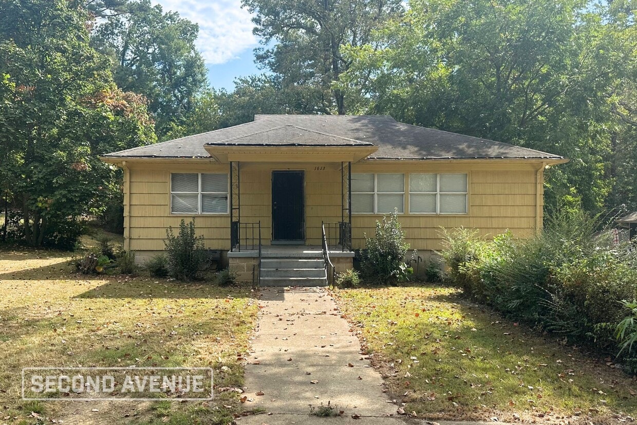 Primary Photo - 1613 Mann Dr