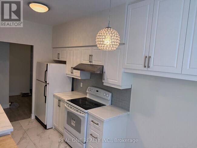 Building Photo - 35 Empress Ave