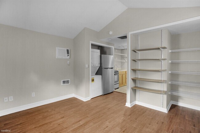 Building Photo - 1 br, 1 bath Duplex - 4943 Indianola Ave A A