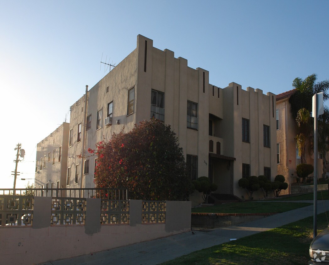 Building Photo - 313 N Mariposa Ave