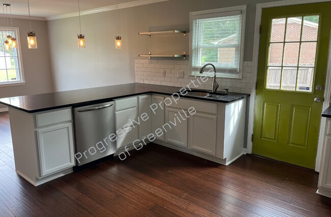 Foto del edificio - 10 Meadowview Dr