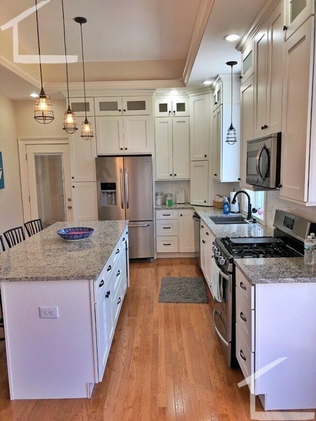 Foto del edificio - Gorgeous Townhouse in Quincy Avail 9/1