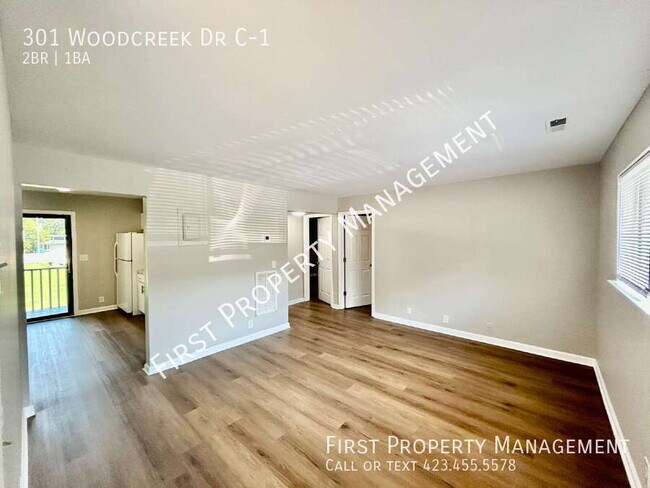 Foto del edificio - 301 Woodcreek Rd