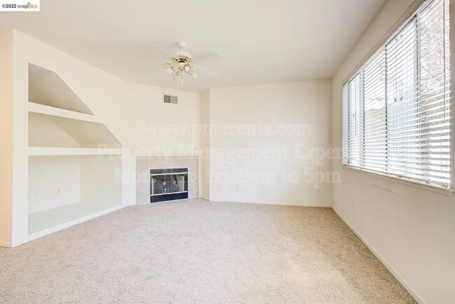 Foto del edificio - 5442 Rockwood Cir