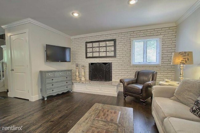 Building Photo - 4 br, 3.5 bath House - 3802 East Street