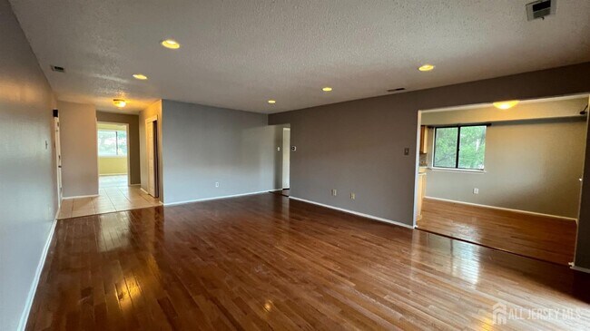 Foto del edificio - 412 Edison Glen Terrace