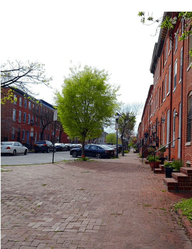 Building Photo - 737 McHenry St