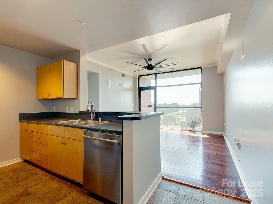 Foto principal - 715 N Church St