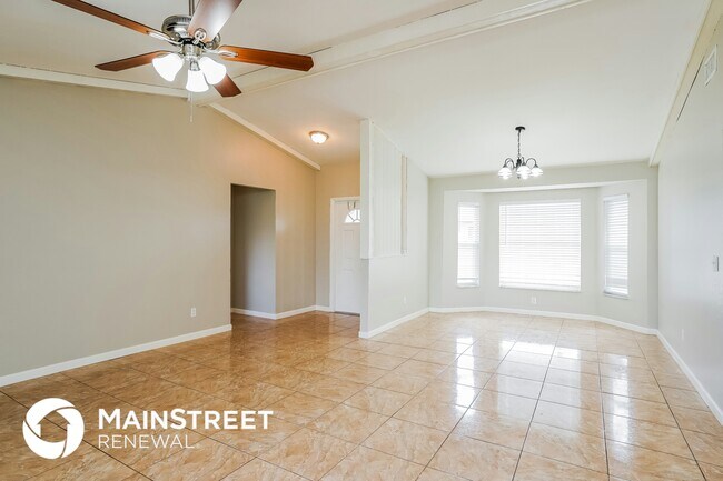 Building Photo - 2214 SW 2nd Ct