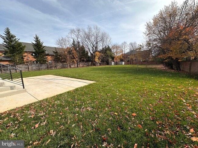 Building Photo - 2113 Chain Bridge Rd