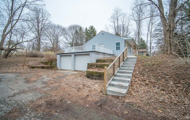 Foto del edificio - 14220 Ridgewood Rd