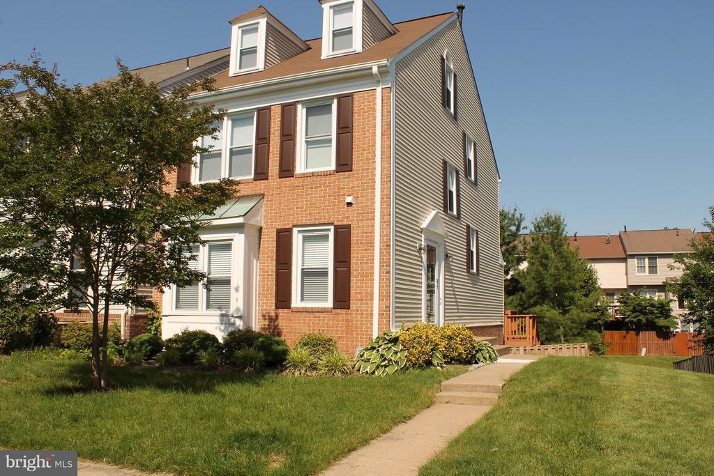 Primary Photo - 21176 Winding Brook Square