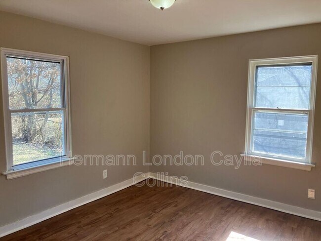 Foto del edificio - 9850 Dennis Dr