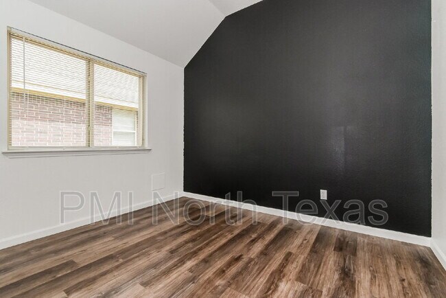 Building Photo - 9324 Jerico Dr