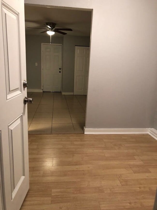 Building Photo - 3 Bedroom/ 2 Bathroom Home