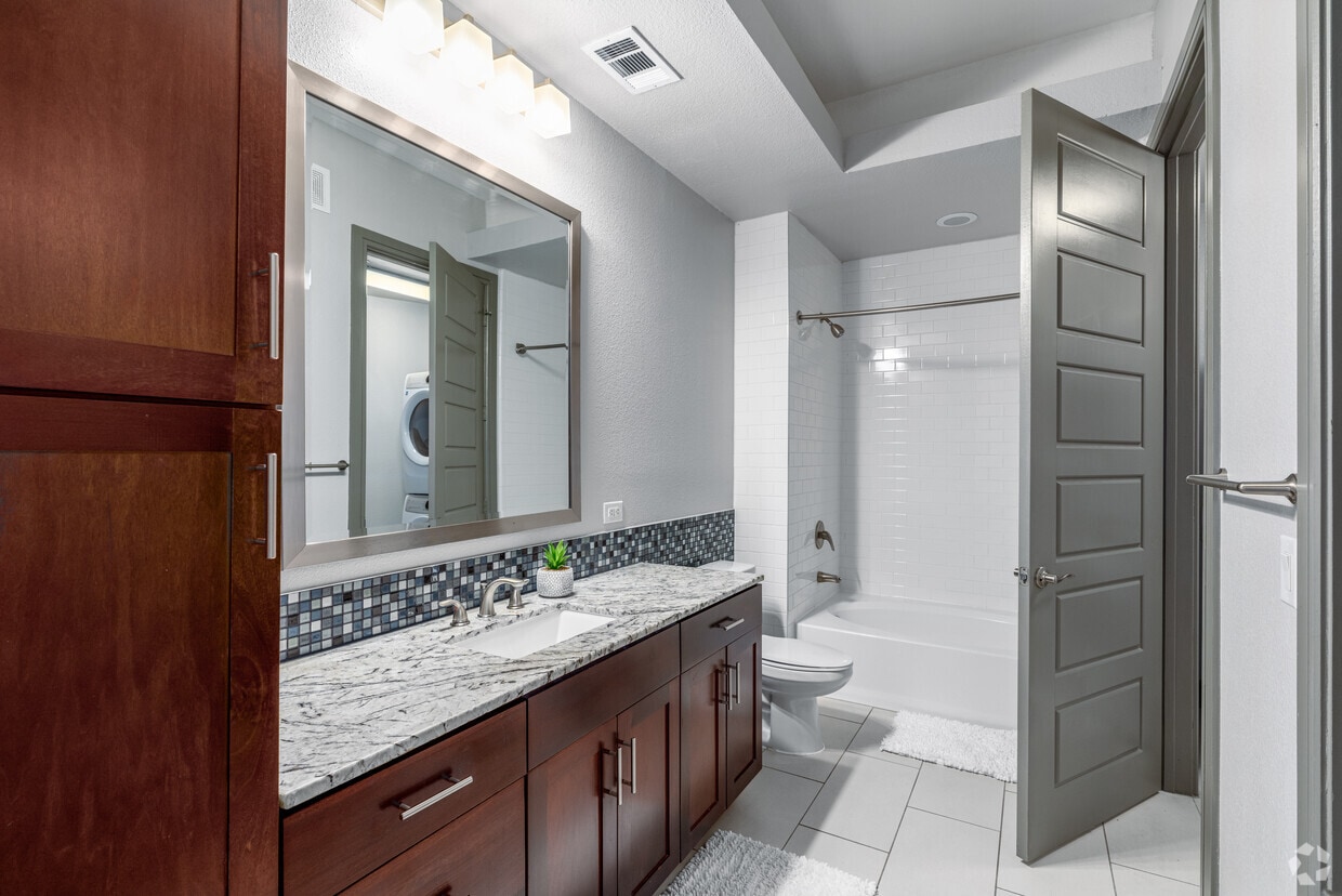 1BR, 1BA - 833SF - Bathroom - The Kenzie