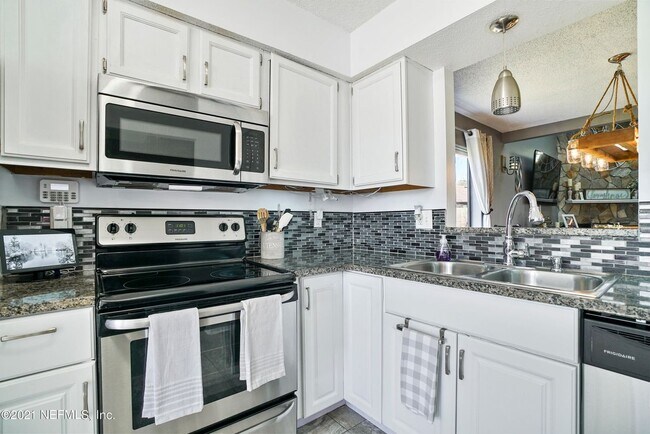 Foto del edificio - 8434 Allwine Ct