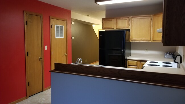 Kitchen (Looking towards Living Room) - 2601 N 44th St