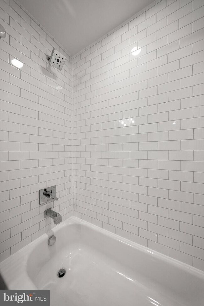 Foto del edificio - 811 Upshur St NW