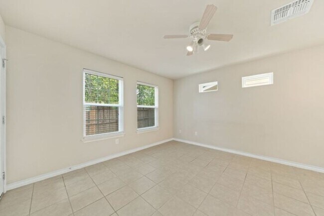 Foto del edificio - 3 Bedroom/2.5 Bath Utopia Heights Subdivison