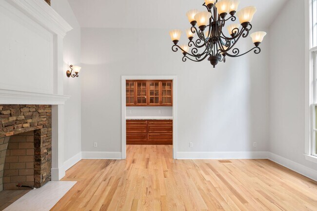Foto del edificio - Spacious and Private Home in Biltmore Forest