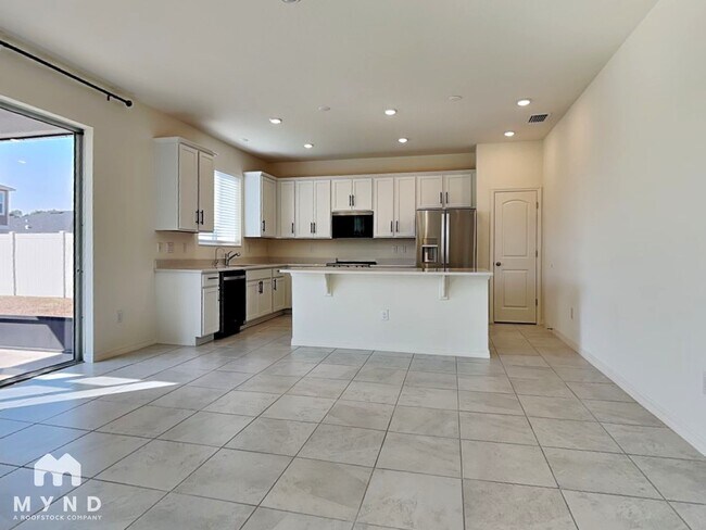 Foto del edificio - 37450 MacKenzie Dr