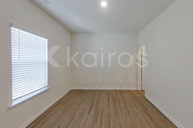 Building Photo - 3440 Bridgewood Dr