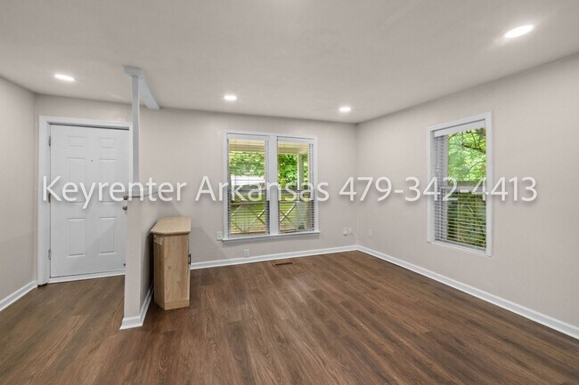 Foto del edificio - Classic Fayetteville Charm Near Dickson Street with Stunning Outdoor Space