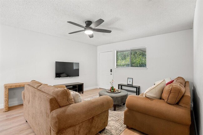 Foto del edificio - 8603 Woodstone Dr